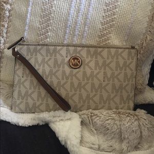 Michael Kors Wristlet Wallet